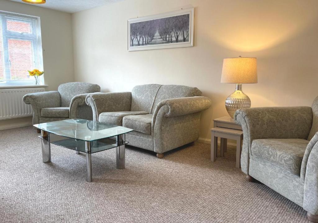 Ashford Holiday Home Smithy Drive Sleeps 5 Free Wifi And Vehicle Parking Kingsnorth Kültér fotó