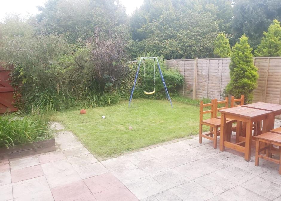 Ashford Holiday Home Smithy Drive Sleeps 5 Free Wifi And Vehicle Parking Kingsnorth Kültér fotó